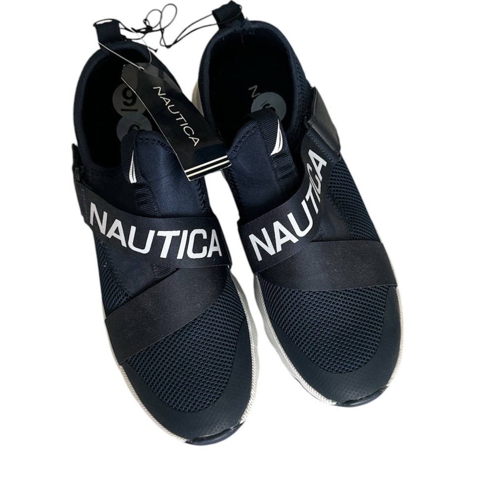 New Nautica Sneakers sz 9